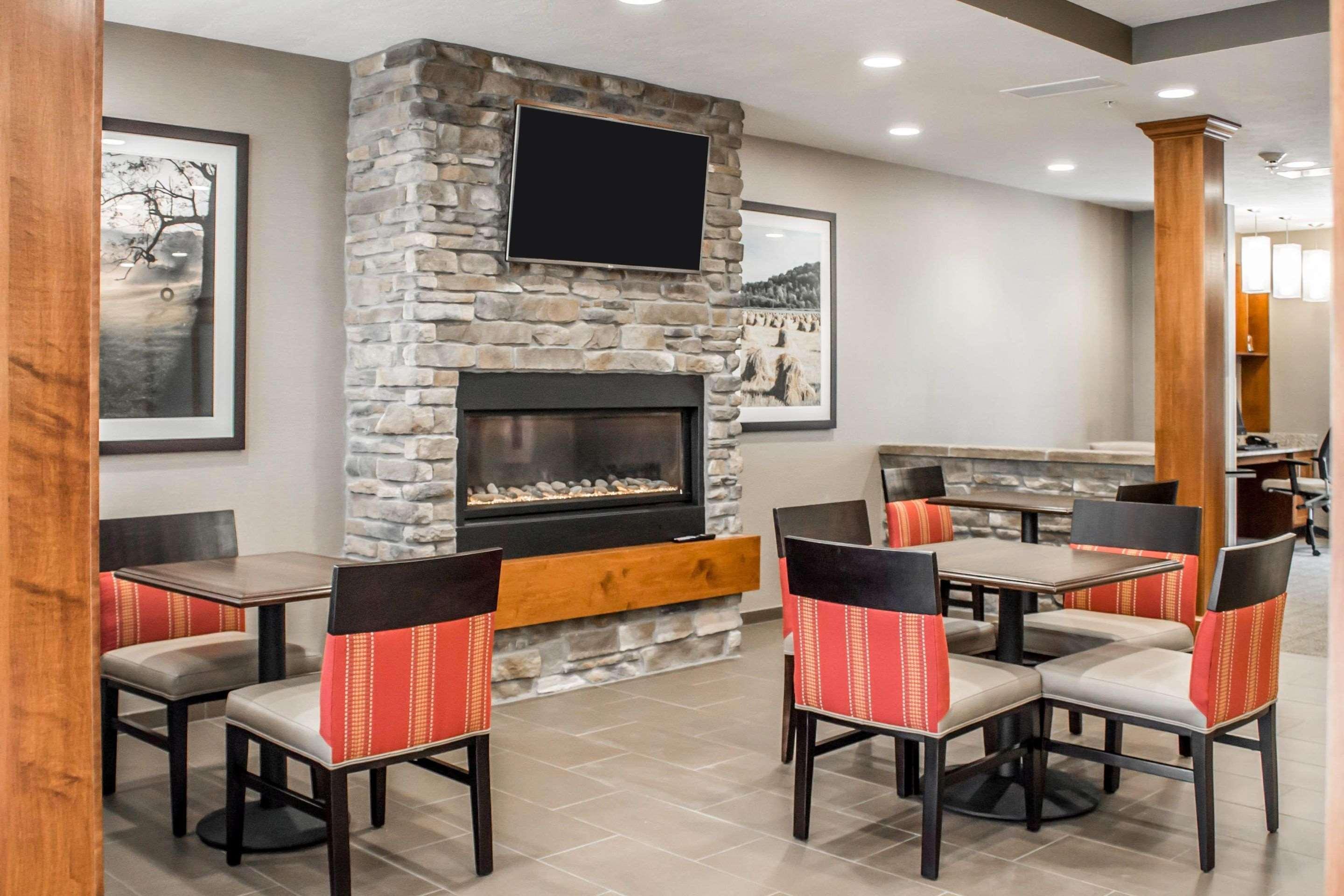 Comfort Suites Hartville-North Canton Uniontown Экстерьер фото