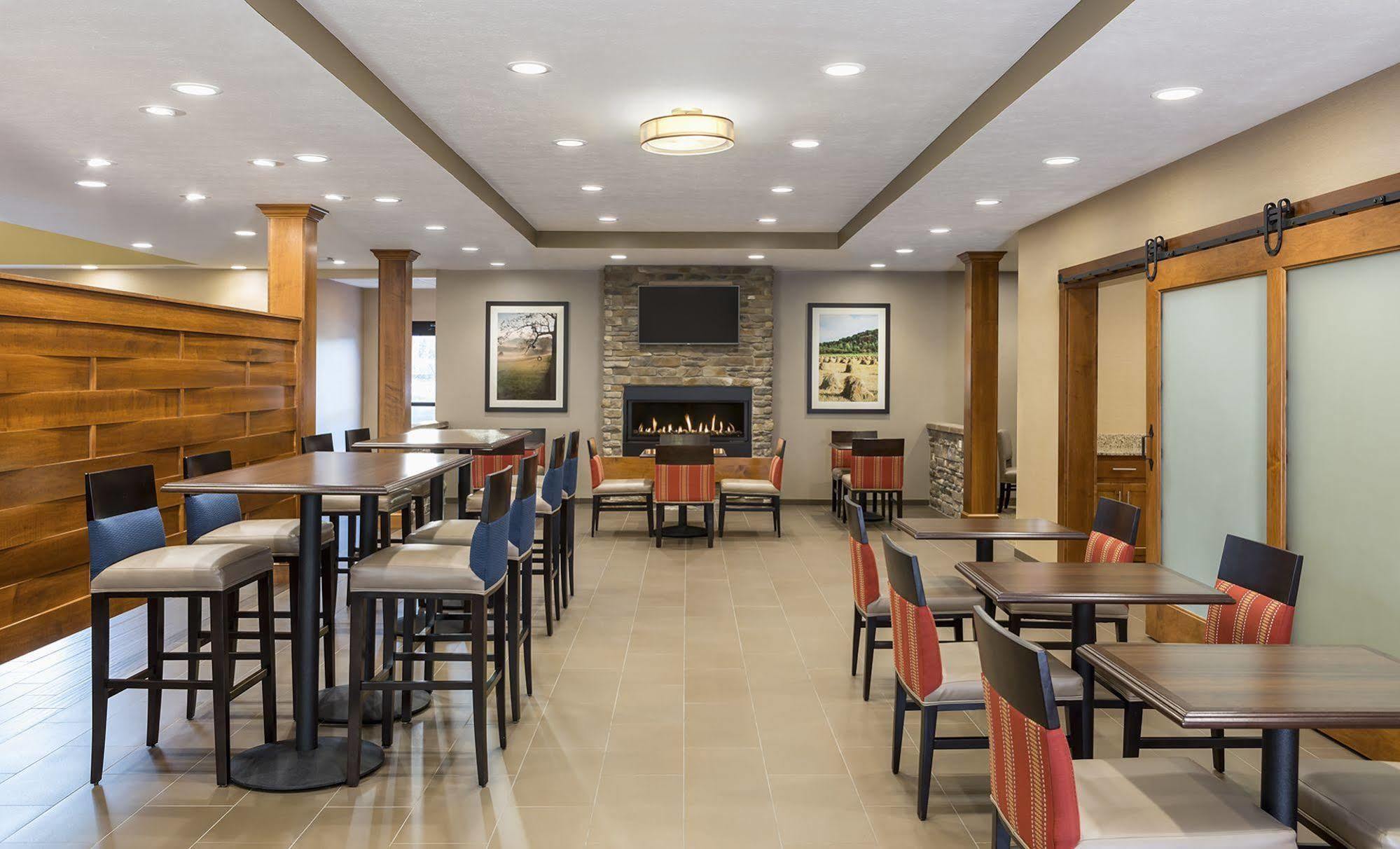 Comfort Suites Hartville-North Canton Uniontown Экстерьер фото